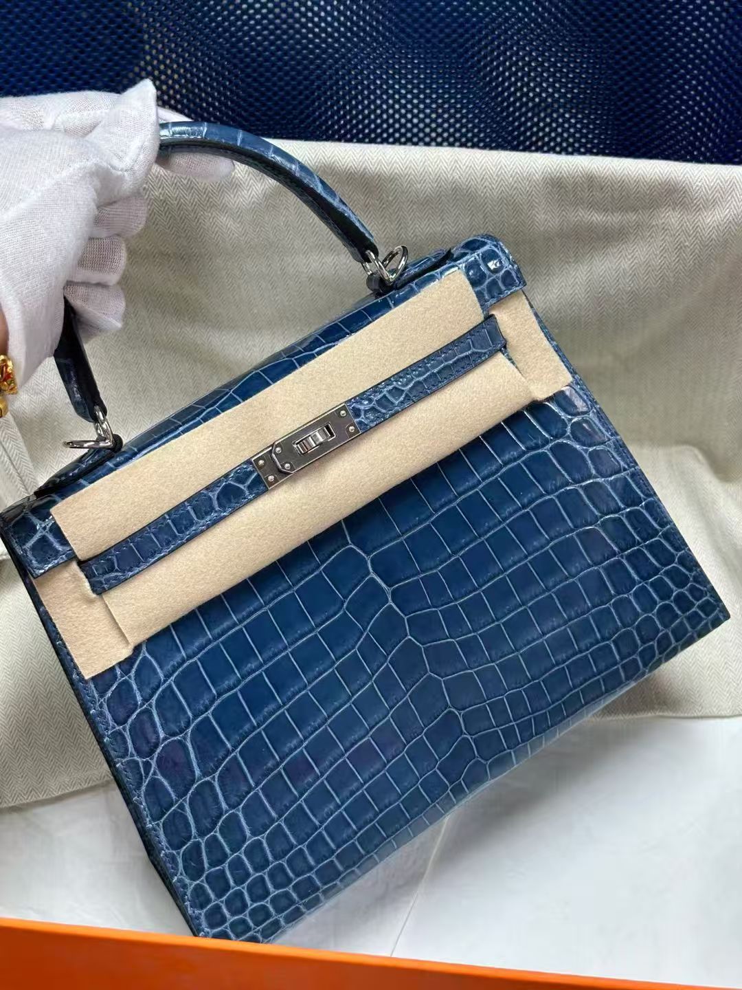 Crocodile skin Kelly sapphire blue 25-30cm