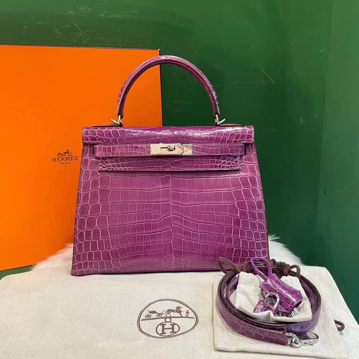 Crocodile skin Kelly # 96 Violet 25-28cm