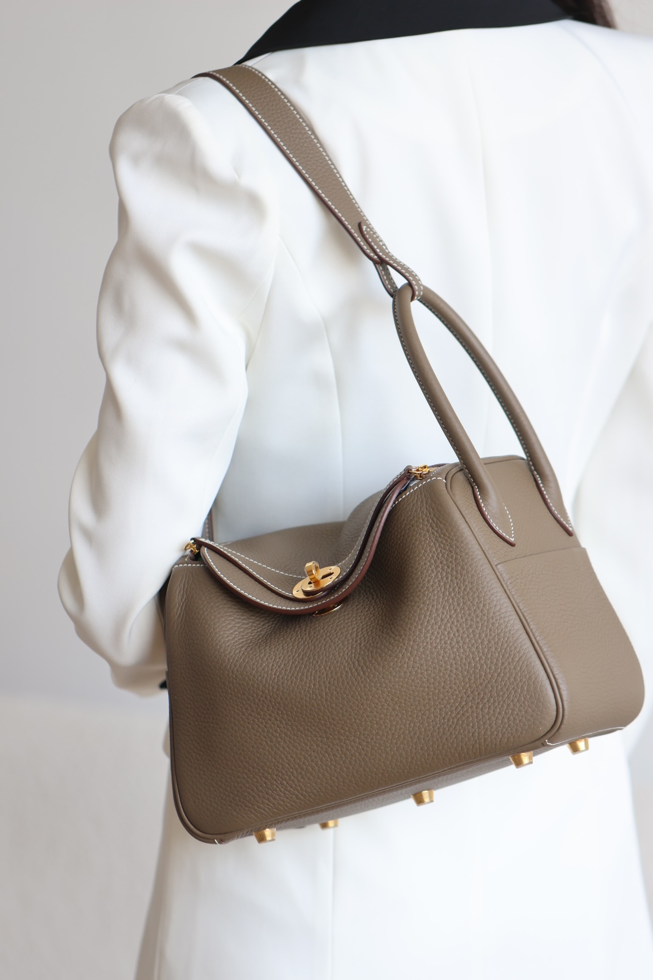 Hermes Lindy #18 Etoupe 19-26cm Togo