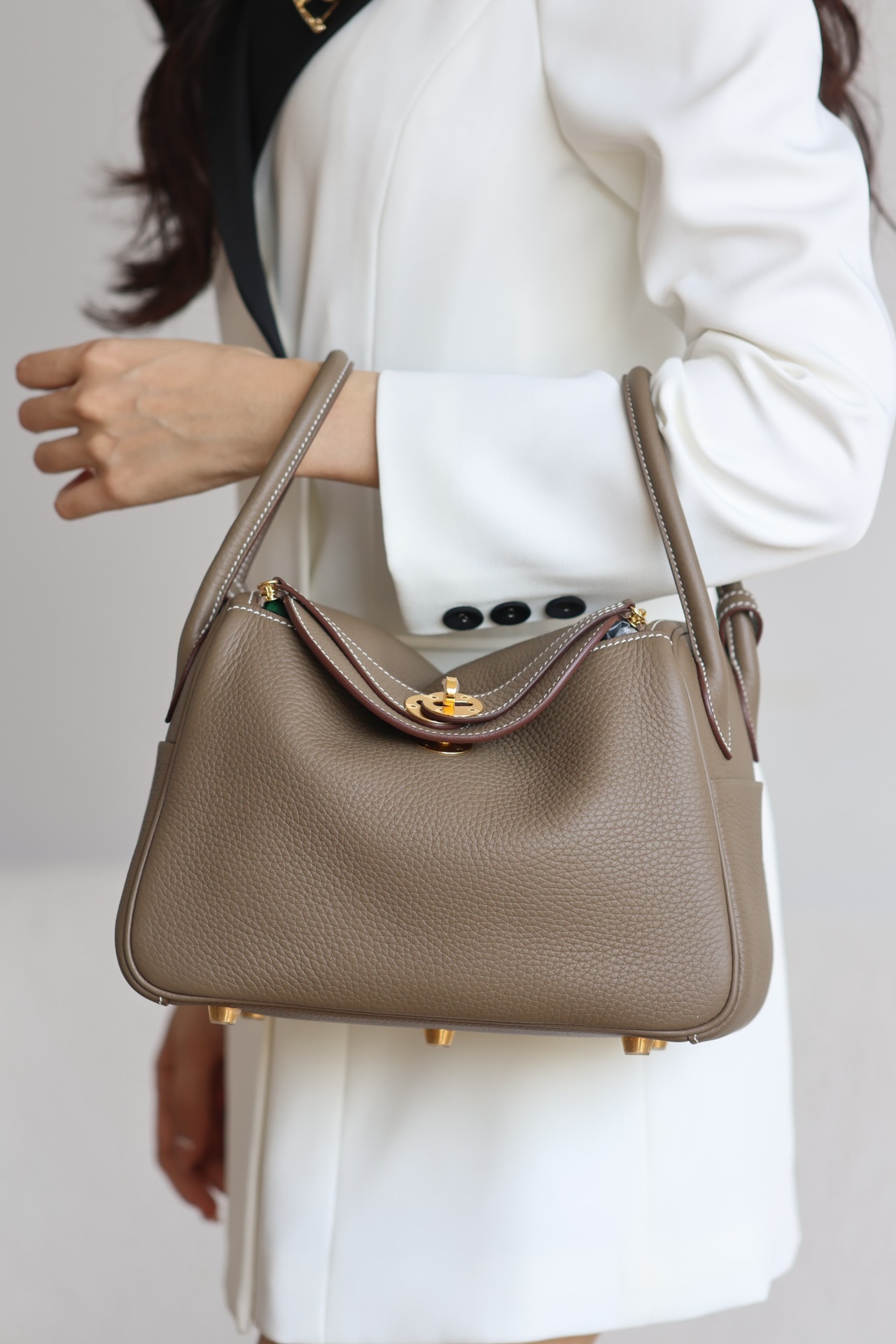 Hermes Lindy #18 Etoupe 19-26cm Togo