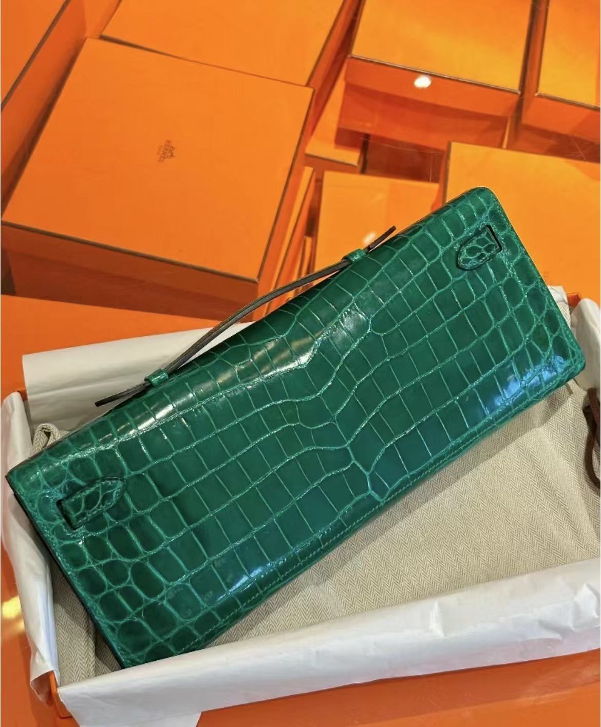 Hermes Kelly cut crocodile leather Size: 31cm Emerald green