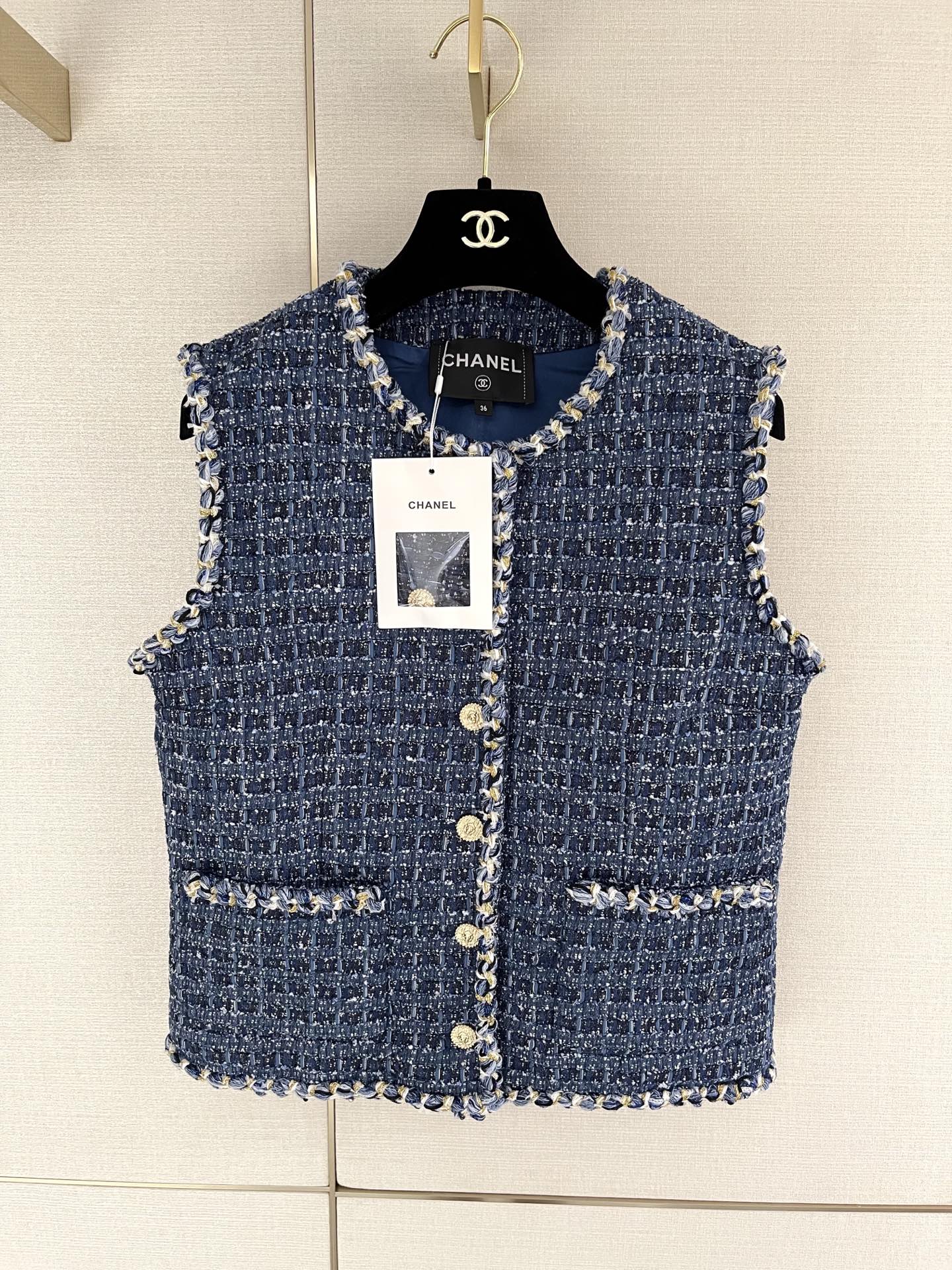 Chan 25 women vest