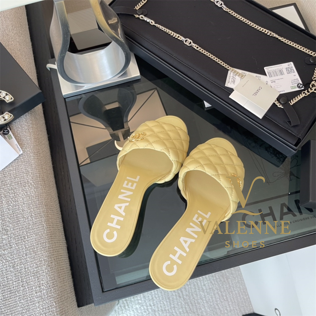 Cha Diamond Pattern Slippers