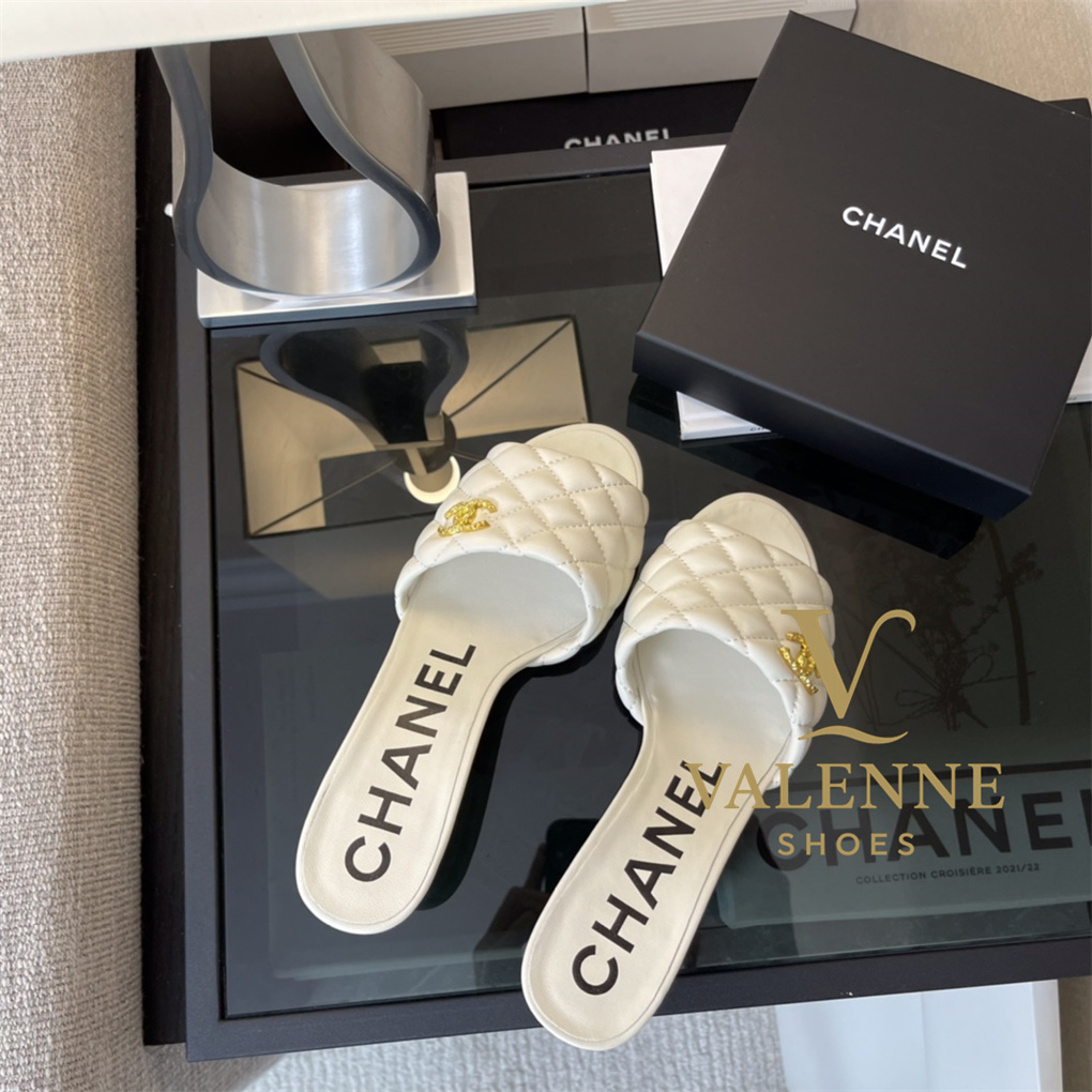 Cha Diamond Pattern Slippers