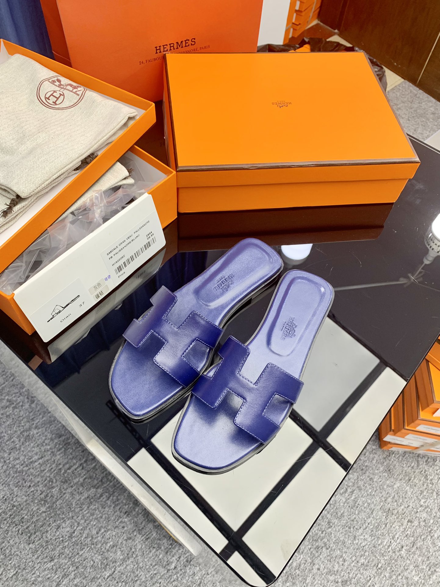 Hermes Slippers （Embossed crocodile print）