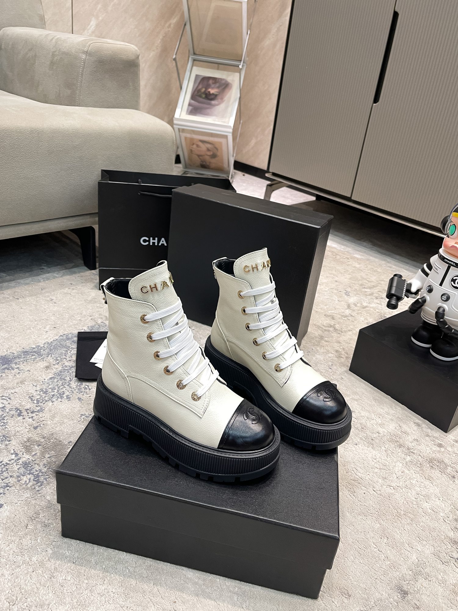 Cha Martin boots