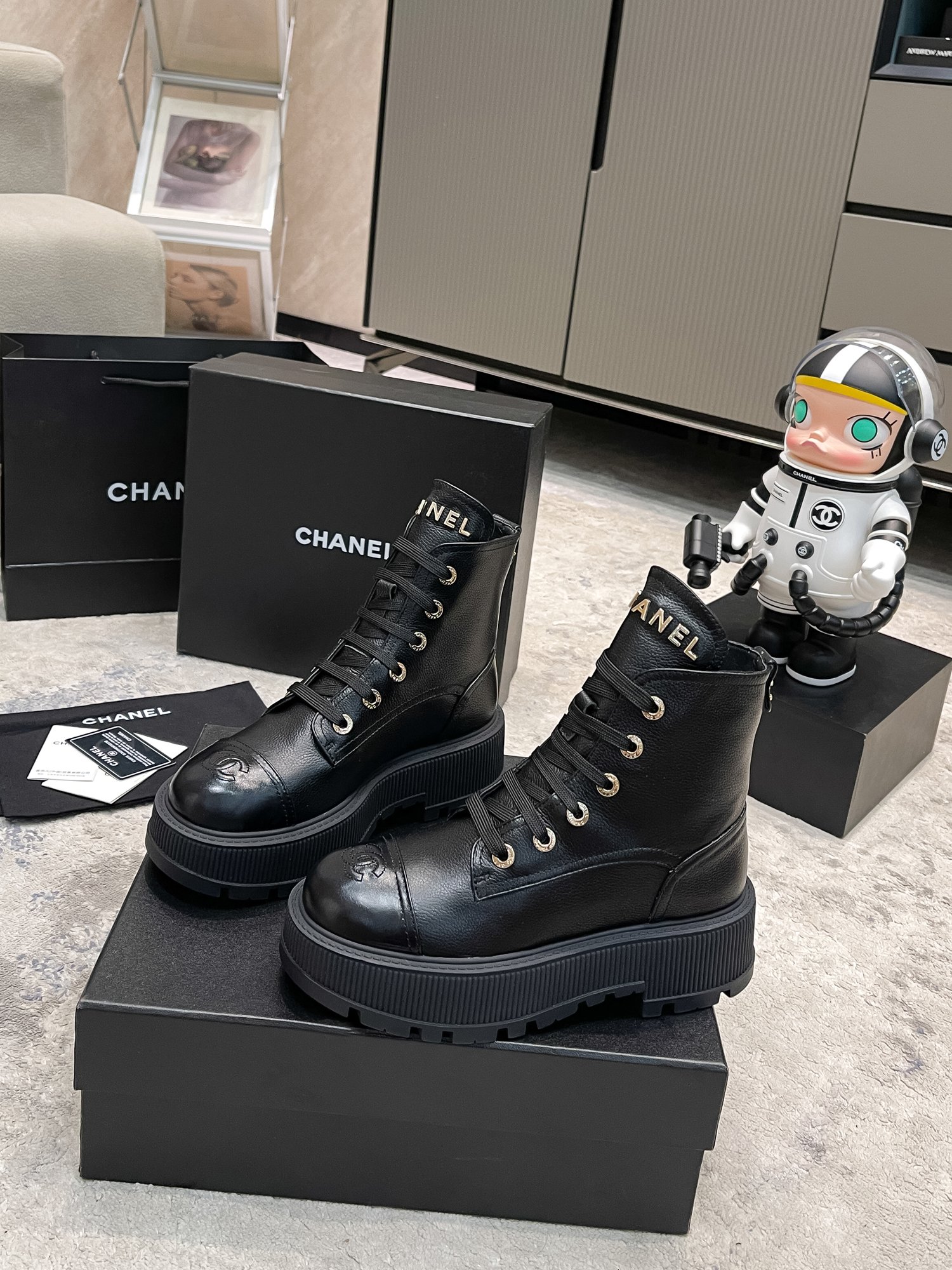 Cha Martin boots
