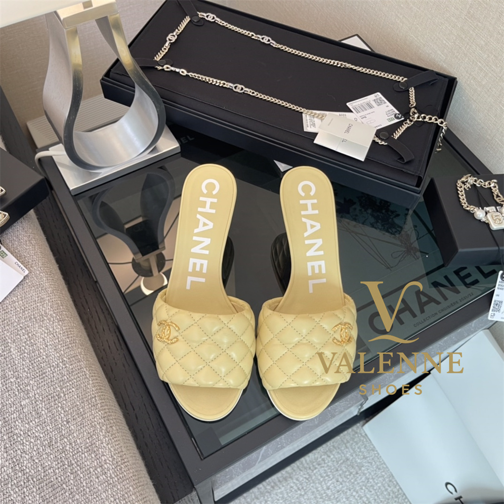 Cha Diamond Pattern Slippers