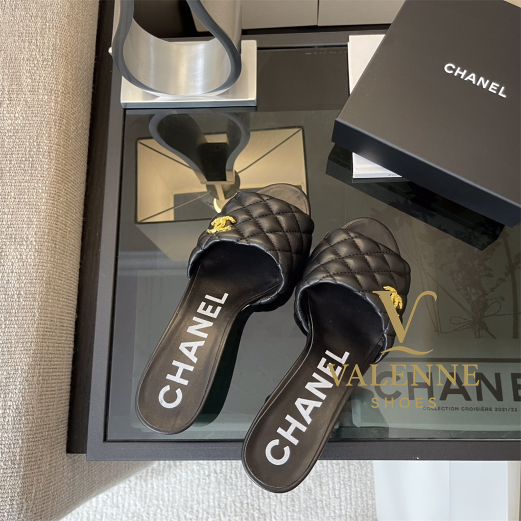 Cha Diamond Pattern Slippers