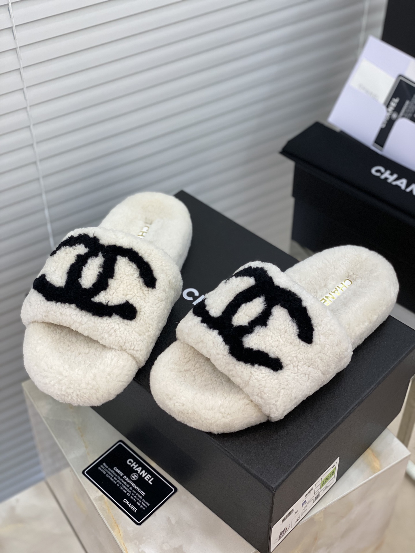 Cha Rabbit fur slippers