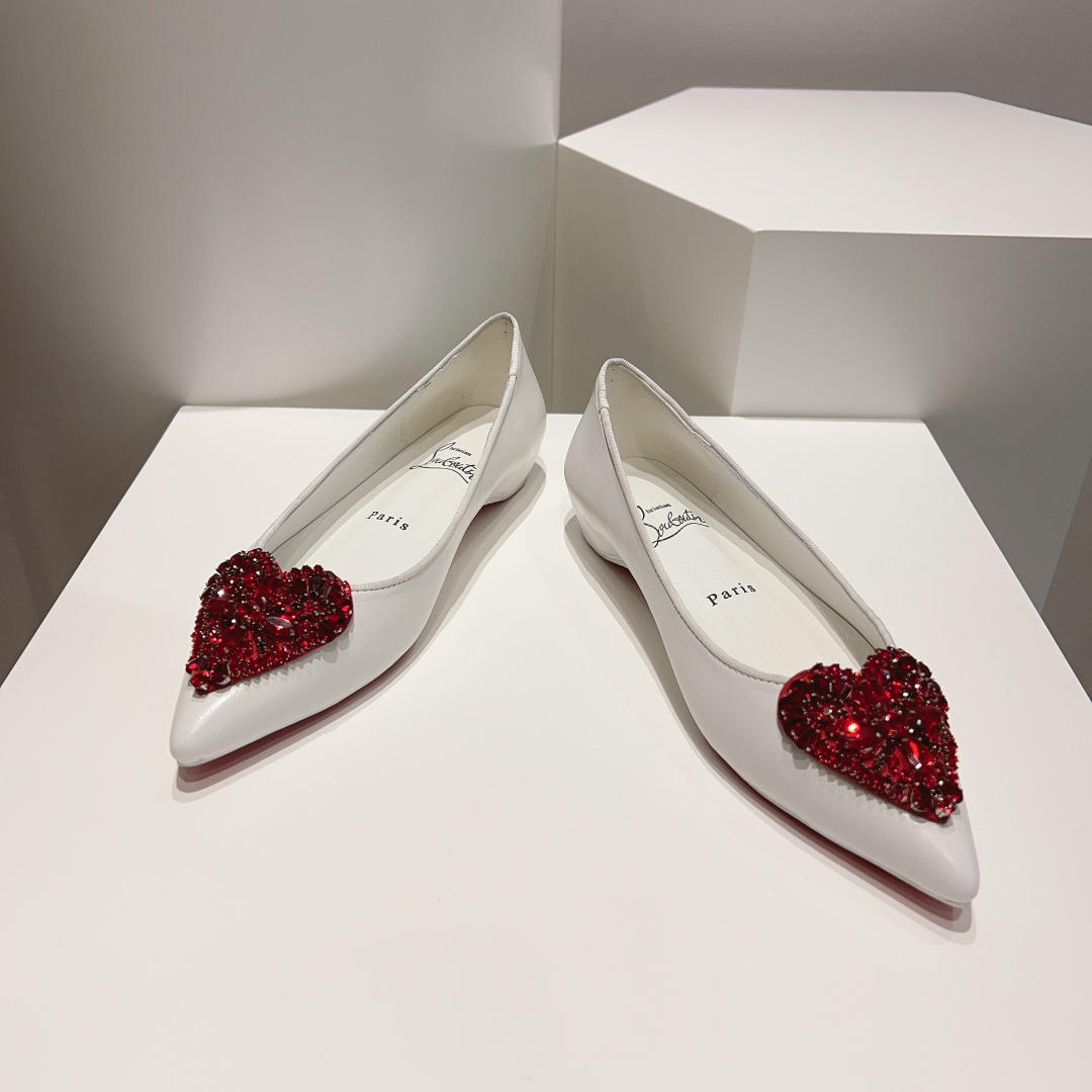 Christin Louboutin 	Flat shoes