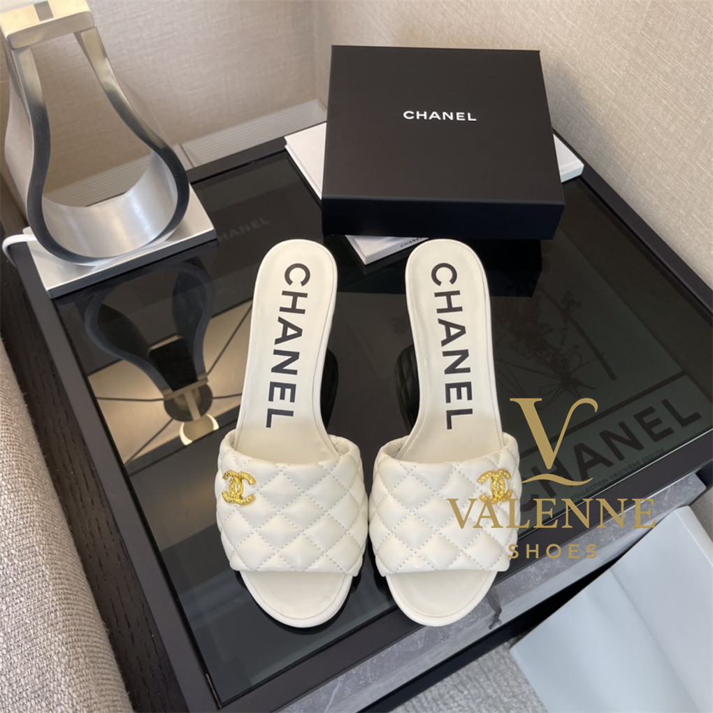 Cha Diamond Pattern Slippers