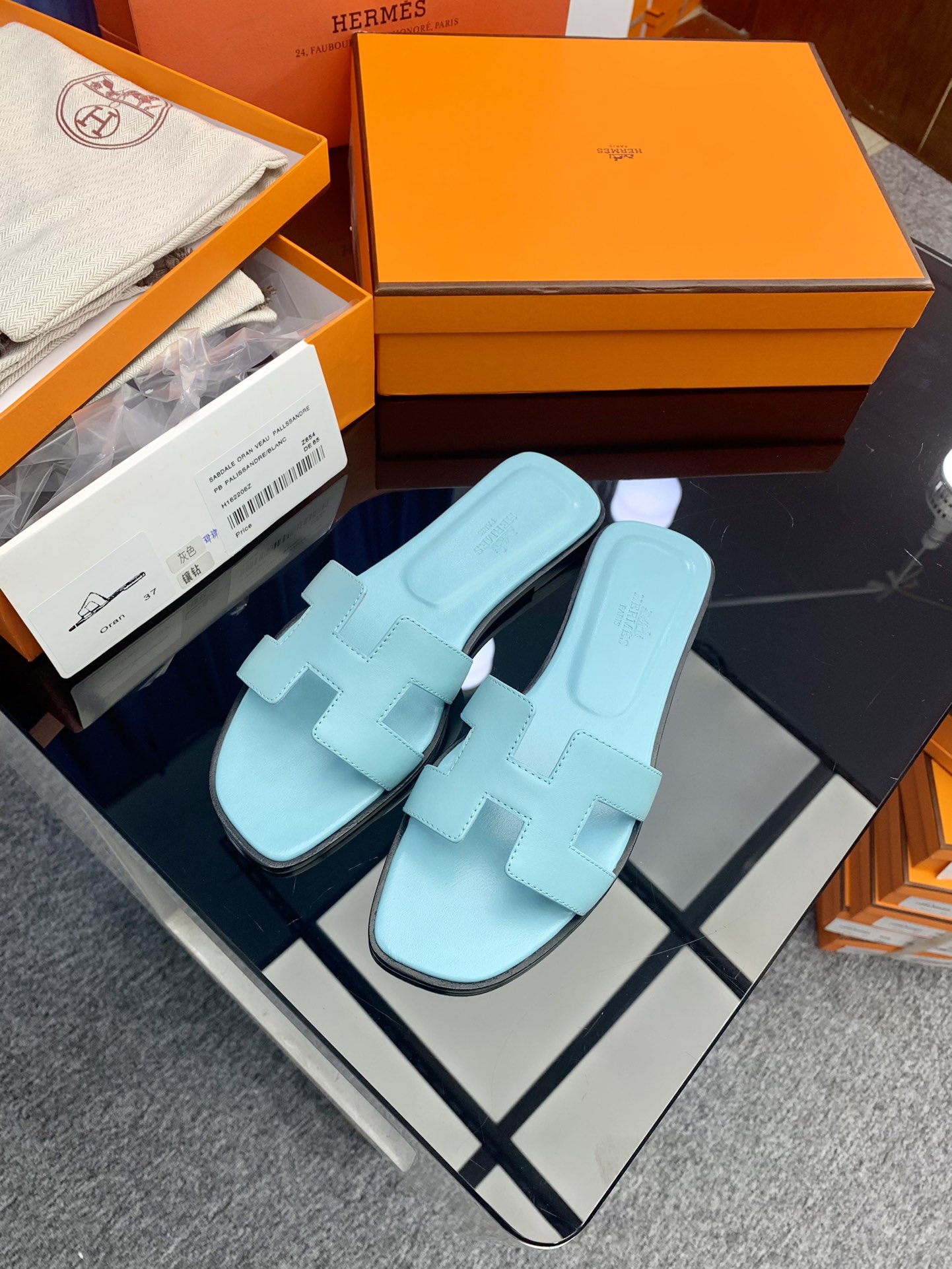 Hermes Slippers （Embossed crocodile print）